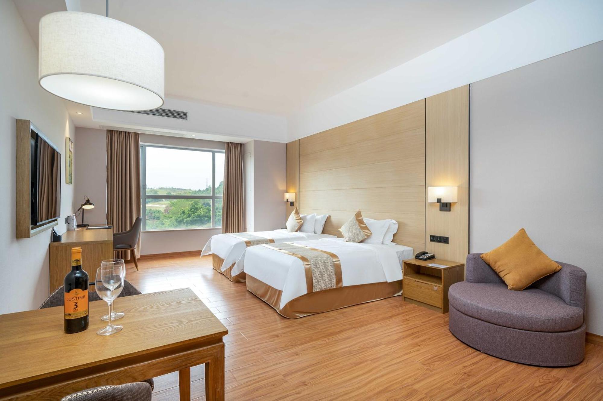 Phoenix Hill Hotel Dongguan - Golf Course Shop מראה חיצוני תמונה