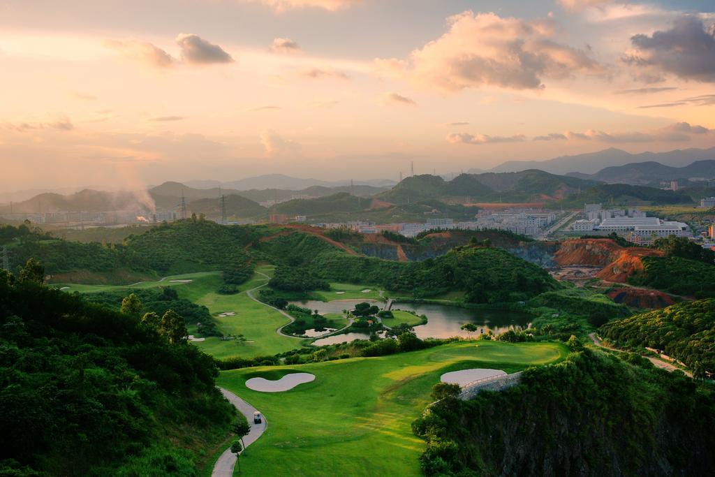 Phoenix Hill Hotel Dongguan - Golf Course Shop מראה חיצוני תמונה